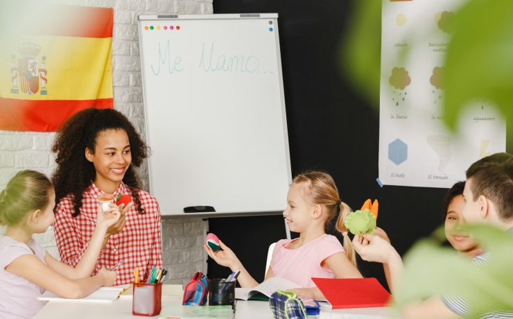 Children learning Spanish language